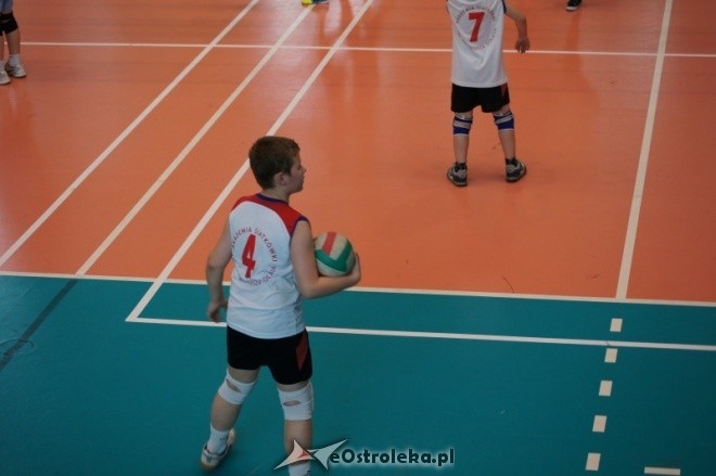 Turniej Minisiatkówki Kinder + Sport [22.04.2012] - zdjęcie #1 - eOstroleka.pl