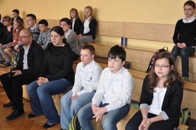 Uroczystość rozdania nagród zwycięzcom IV konkursu Reach for the sky w SP6 [25.IV.2012] - zdjęcie #42 - eOstroleka.pl