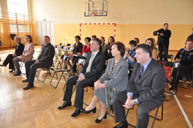 Uroczystość rozdania nagród zwycięzcom IV konkursu Reach for the sky w SP6 [25.IV.2012] - zdjęcie #41 - eOstroleka.pl