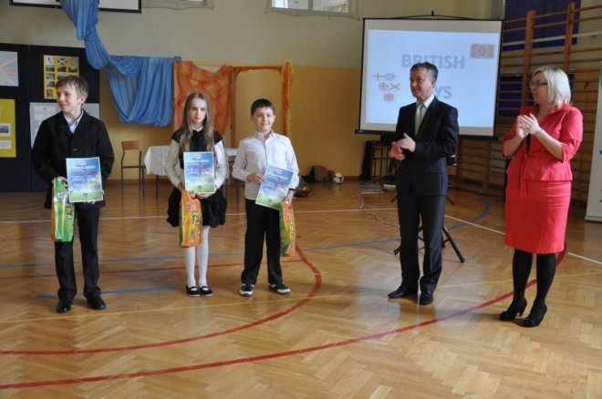 Uroczystość rozdania nagród zwycięzcom IV konkursu Reach for the sky w SP6 [25.IV.2012] - zdjęcie #26 - eOstroleka.pl