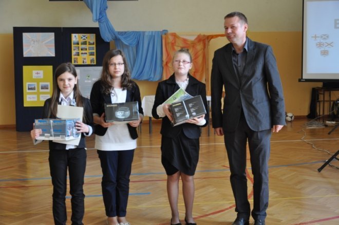 Uroczystość rozdania nagród zwycięzcom IV konkursu Reach for the sky w SP6 [25.IV.2012] - zdjęcie #24 - eOstroleka.pl