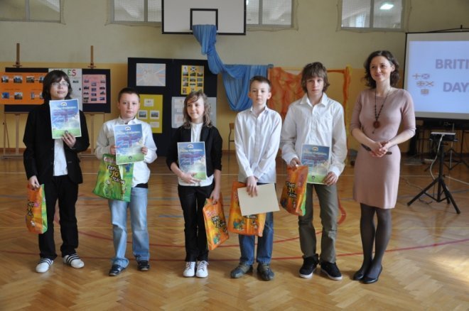 Uroczystość rozdania nagród zwycięzcom IV konkursu Reach for the sky w SP6 [25.IV.2012] - zdjęcie #20 - eOstroleka.pl