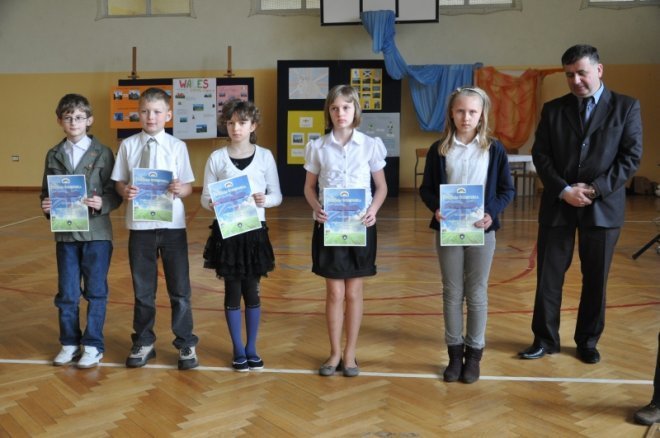 Uroczystość rozdania nagród zwycięzcom IV konkursu Reach for the sky w SP6 [25.IV.2012] - zdjęcie #13 - eOstroleka.pl