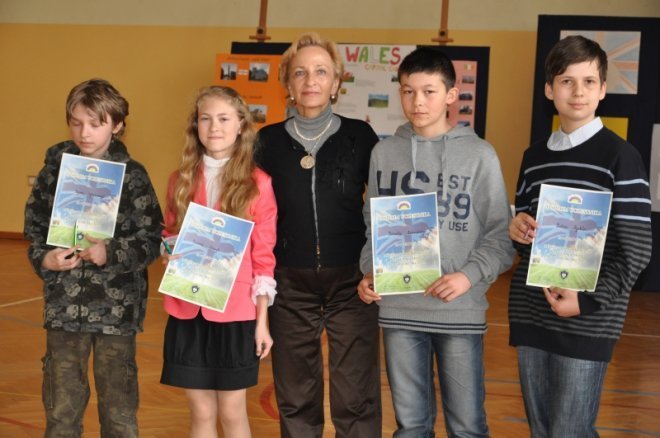 Uroczystość rozdania nagród zwycięzcom IV konkursu Reach for the sky w SP6 [25.IV.2012] - zdjęcie #11 - eOstroleka.pl