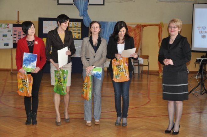 Uroczystość rozdania nagród zwycięzcom IV konkursu Reach for the sky w SP6 [25.IV.2012] - zdjęcie #9 - eOstroleka.pl