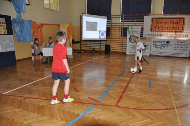 Uroczystość rozdania nagród zwycięzcom IV konkursu Reach for the sky w SP6 [25.IV.2012] - zdjęcie #5 - eOstroleka.pl