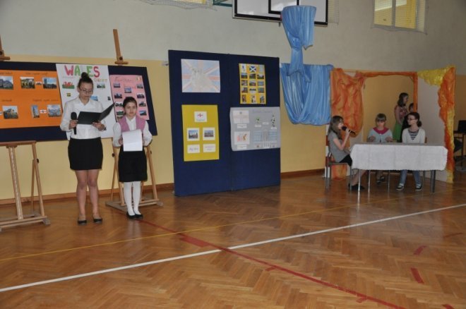 Uroczystość rozdania nagród zwycięzcom IV konkursu Reach for the sky w SP6 [25.IV.2012] - zdjęcie #3 - eOstroleka.pl