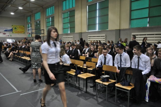 Zakończenie roku szkolnego klas trzecich w III LO [26.IV.2012] - zdjęcie #37 - eOstroleka.pl