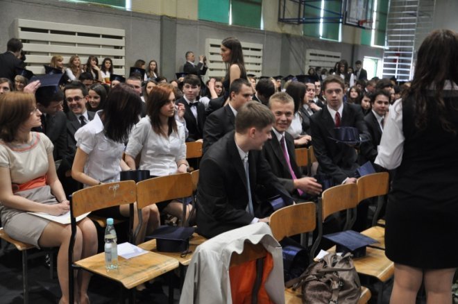 Zakończenie roku szkolnego klas trzecich w III LO [26.IV.2012] - zdjęcie #34 - eOstroleka.pl