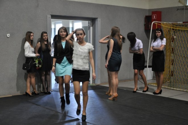 Zakończenie roku szkolnego klas trzecich w III LO [26.IV.2012] - zdjęcie #33 - eOstroleka.pl