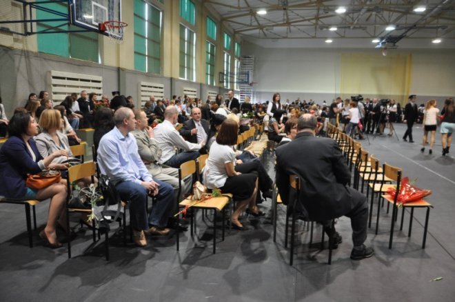 Zakończenie roku szkolnego klas trzecich w III LO [26.IV.2012] - zdjęcie #32 - eOstroleka.pl