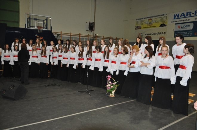 Zakończenie roku szkolnego klas trzecich w III LO [26.IV.2012] - zdjęcie #7 - eOstroleka.pl