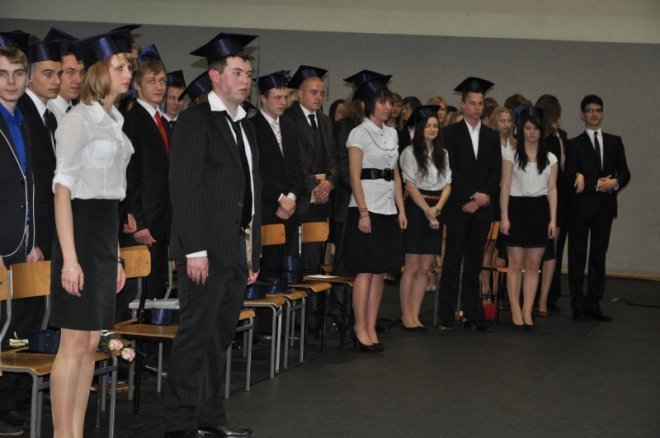 Zakończenie roku szkolnego klas trzecich w III LO [26.IV.2012] - zdjęcie #15 - eOstroleka.pl