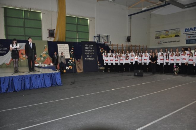 Zakończenie roku szkolnego klas trzecich w III LO [26.IV.2012] - zdjęcie #22 - eOstroleka.pl