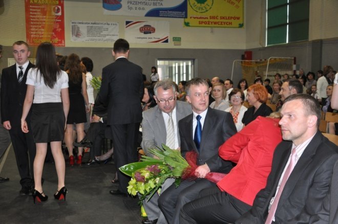 Zakończenie roku szkolnego klas trzecich w III LO [26.IV.2012] - zdjęcie #18 - eOstroleka.pl