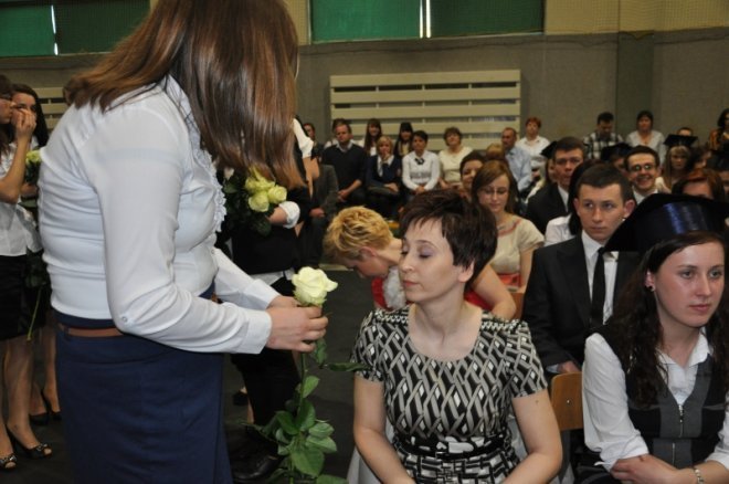 Zakończenie roku szkolnego klas trzecich w III LO [26.IV.2012] - zdjęcie #28 - eOstroleka.pl