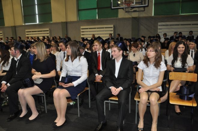 Zakończenie roku szkolnego klas trzecich w III LO [26.IV.2012] - zdjęcie #31 - eOstroleka.pl