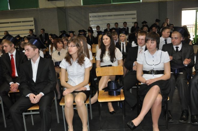 Zakończenie roku szkolnego klas trzecich w III LO [26.IV.2012] - zdjęcie #32 - eOstroleka.pl