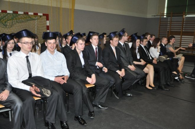 Zakończenie roku szkolnego klas trzecich w III LO [26.IV.2012] - zdjęcie #5 - eOstroleka.pl