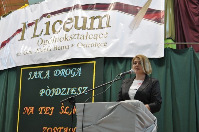 Zakończenia roku szkolnego ostrołęckich maturzystów [27.IV.2012] - zdjęcie #7 - eOstroleka.pl