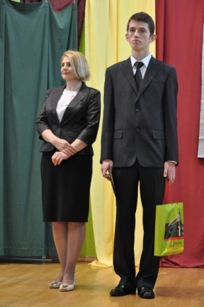 Zakończenia roku szkolnego ostrołęckich maturzystów [27.IV.2012] - zdjęcie #10 - eOstroleka.pl