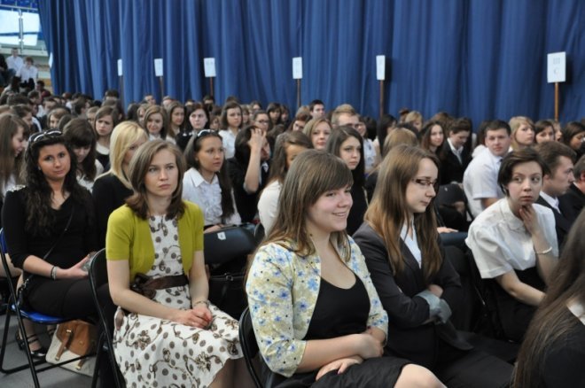 Zakończenia roku szkolnego ostrołęckich maturzystów [27.IV.2012] - zdjęcie #12 - eOstroleka.pl