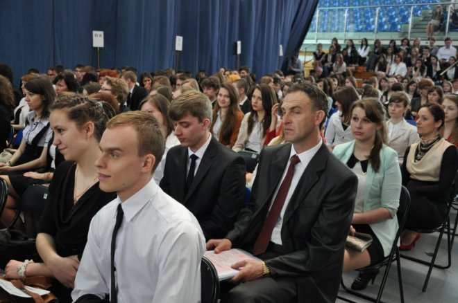 Zakończenia roku szkolnego ostrołęckich maturzystów [27.IV.2012] - zdjęcie #13 - eOstroleka.pl