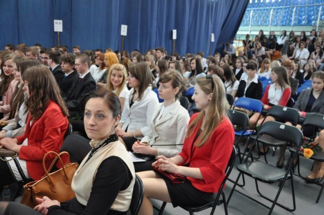 Zakończenia roku szkolnego ostrołęckich maturzystów [27.IV.2012] - zdjęcie #14 - eOstroleka.pl