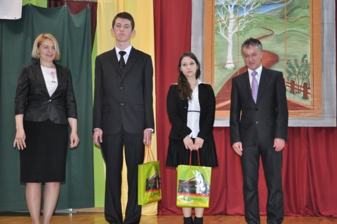 Zakończenia roku szkolnego ostrołęckich maturzystów [27.IV.2012] - zdjęcie #18 - eOstroleka.pl