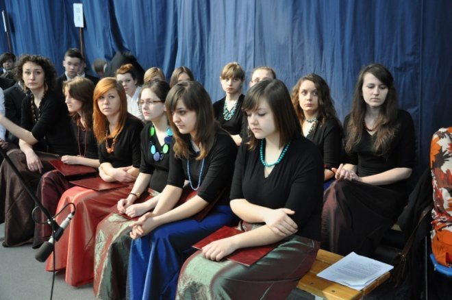 Zakończenia roku szkolnego ostrołęckich maturzystów [27.IV.2012] - zdjęcie #28 - eOstroleka.pl