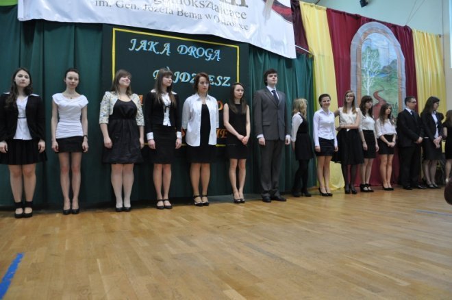 Zakończenia roku szkolnego ostrołęckich maturzystów [27.IV.2012] - zdjęcie #33 - eOstroleka.pl