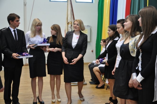 Zakończenia roku szkolnego ostrołęckich maturzystów [27.IV.2012] - zdjęcie #34 - eOstroleka.pl