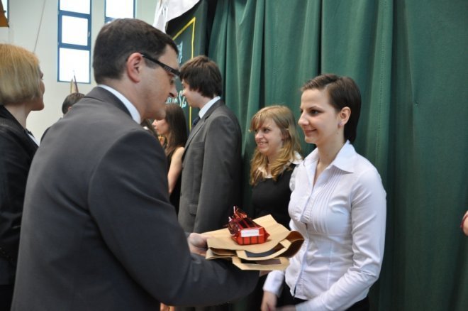 Zakończenia roku szkolnego ostrołęckich maturzystów [27.IV.2012] - zdjęcie #36 - eOstroleka.pl