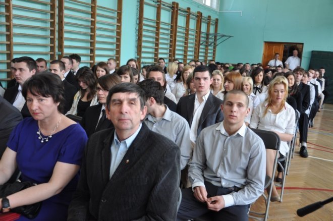 Zakończenia roku szkolnego ostrołęckich maturzystów [27.IV.2012] - zdjęcie #74 - eOstroleka.pl