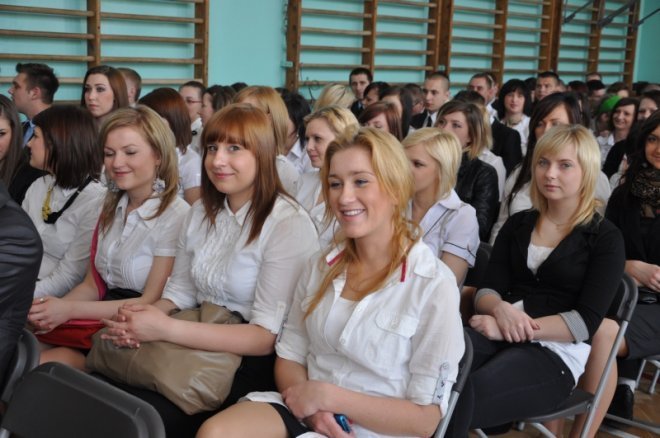 Zakończenia roku szkolnego ostrołęckich maturzystów [27.IV.2012] - zdjęcie #46 - eOstroleka.pl
