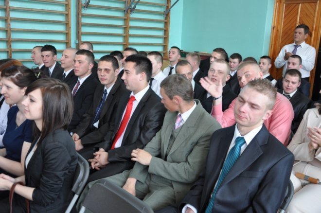 Zakończenia roku szkolnego ostrołęckich maturzystów [27.IV.2012] - zdjęcie #69 - eOstroleka.pl