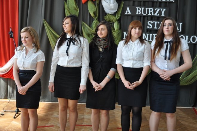 Zakończenia roku szkolnego ostrołęckich maturzystów [27.IV.2012] - zdjęcie #56 - eOstroleka.pl