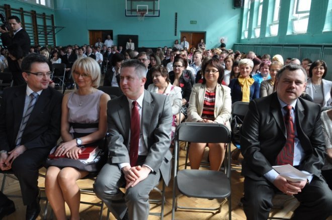 Zakończenia roku szkolnego ostrołęckich maturzystów [27.IV.2012] - zdjęcie #53 - eOstroleka.pl