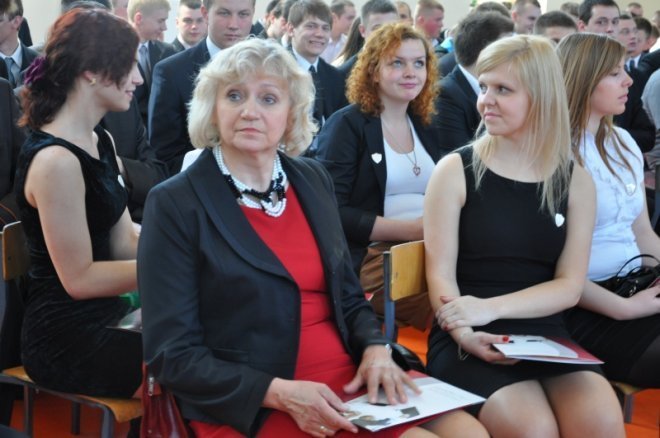 Zakończenia roku szkolnego ostrołęckich maturzystów [27.IV.2012] - zdjęcie #75 - eOstroleka.pl