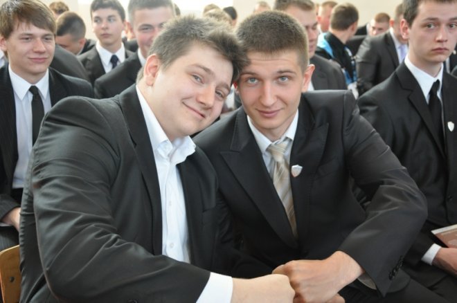 Zakończenia roku szkolnego ostrołęckich maturzystów [27.IV.2012] - zdjęcie #43 - eOstroleka.pl