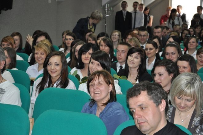 Zakończenia roku szkolnego ostrołęckich maturzystów [27.IV.2012] - zdjęcie #40 - eOstroleka.pl