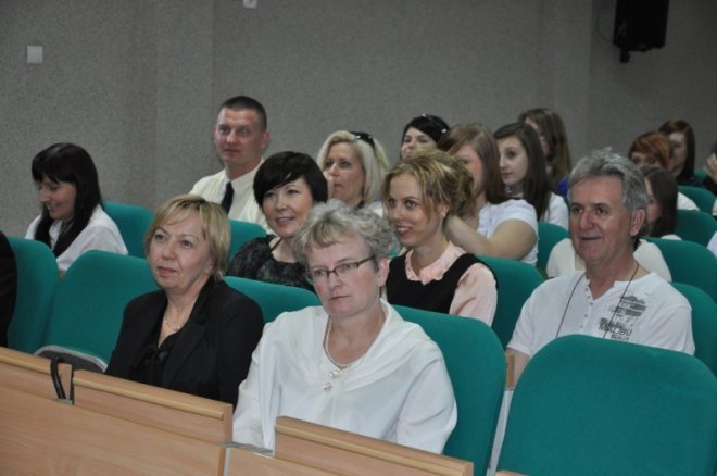 Zakończenia roku szkolnego ostrołęckich maturzystów [27.IV.2012] - zdjęcie #39 - eOstroleka.pl