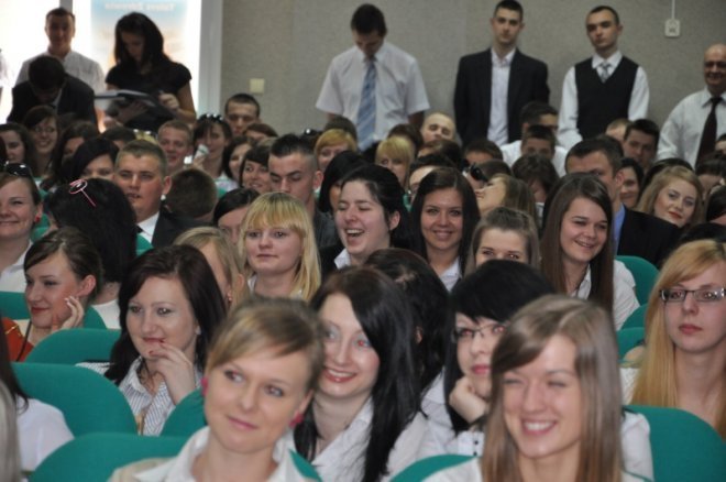 Zakończenia roku szkolnego ostrołęckich maturzystów [27.IV.2012] - zdjęcie #38 - eOstroleka.pl