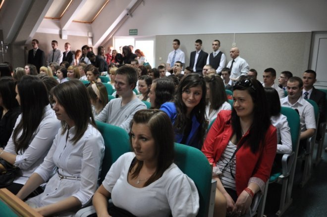 Zakończenia roku szkolnego ostrołęckich maturzystów [27.IV.2012] - zdjęcie #33 - eOstroleka.pl