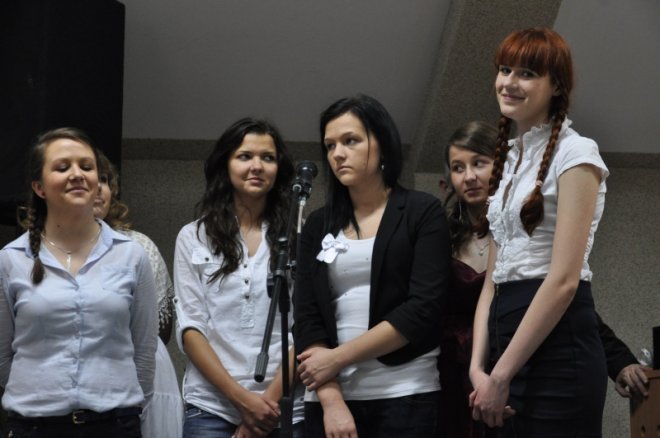 Zakończenia roku szkolnego ostrołęckich maturzystów [27.IV.2012] - zdjęcie #32 - eOstroleka.pl