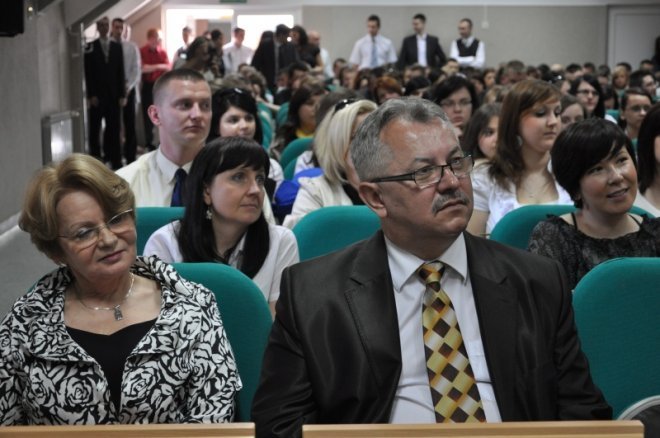 Zakończenia roku szkolnego ostrołęckich maturzystów [27.IV.2012] - zdjęcie #31 - eOstroleka.pl