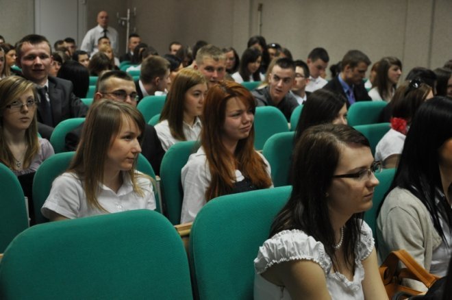 Zakończenia roku szkolnego ostrołęckich maturzystów [27.IV.2012] - zdjęcie #30 - eOstroleka.pl