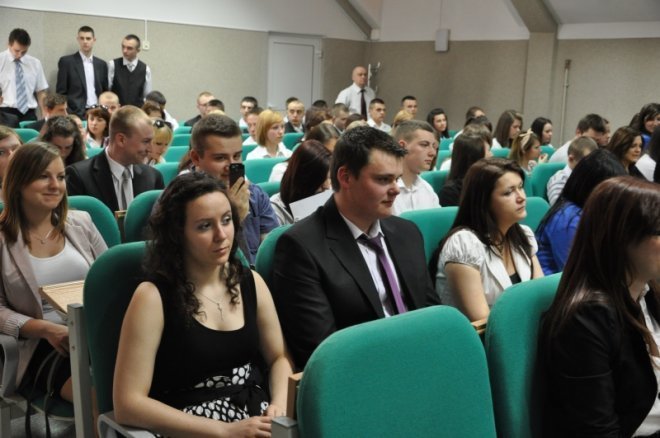 Zakończenia roku szkolnego ostrołęckich maturzystów [27.IV.2012] - zdjęcie #29 - eOstroleka.pl