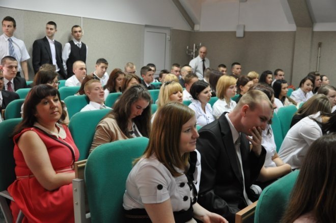 Zakończenia roku szkolnego ostrołęckich maturzystów [27.IV.2012] - zdjęcie #28 - eOstroleka.pl