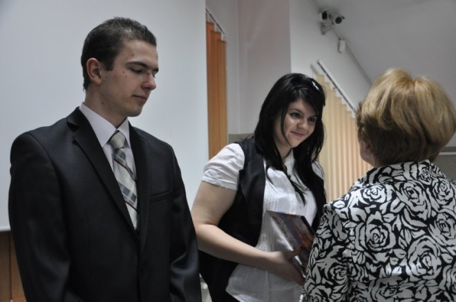 Zakończenia roku szkolnego ostrołęckich maturzystów [27.IV.2012] - zdjęcie #26 - eOstroleka.pl